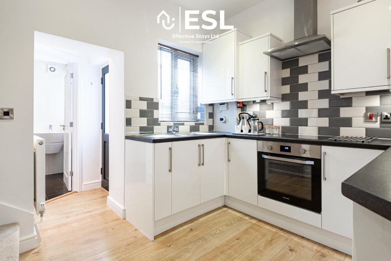 2 Bedroom Terrace Cottage, Parking, 5 Minutes Drive To Royal Shrewsbury Hospital Экстерьер фото