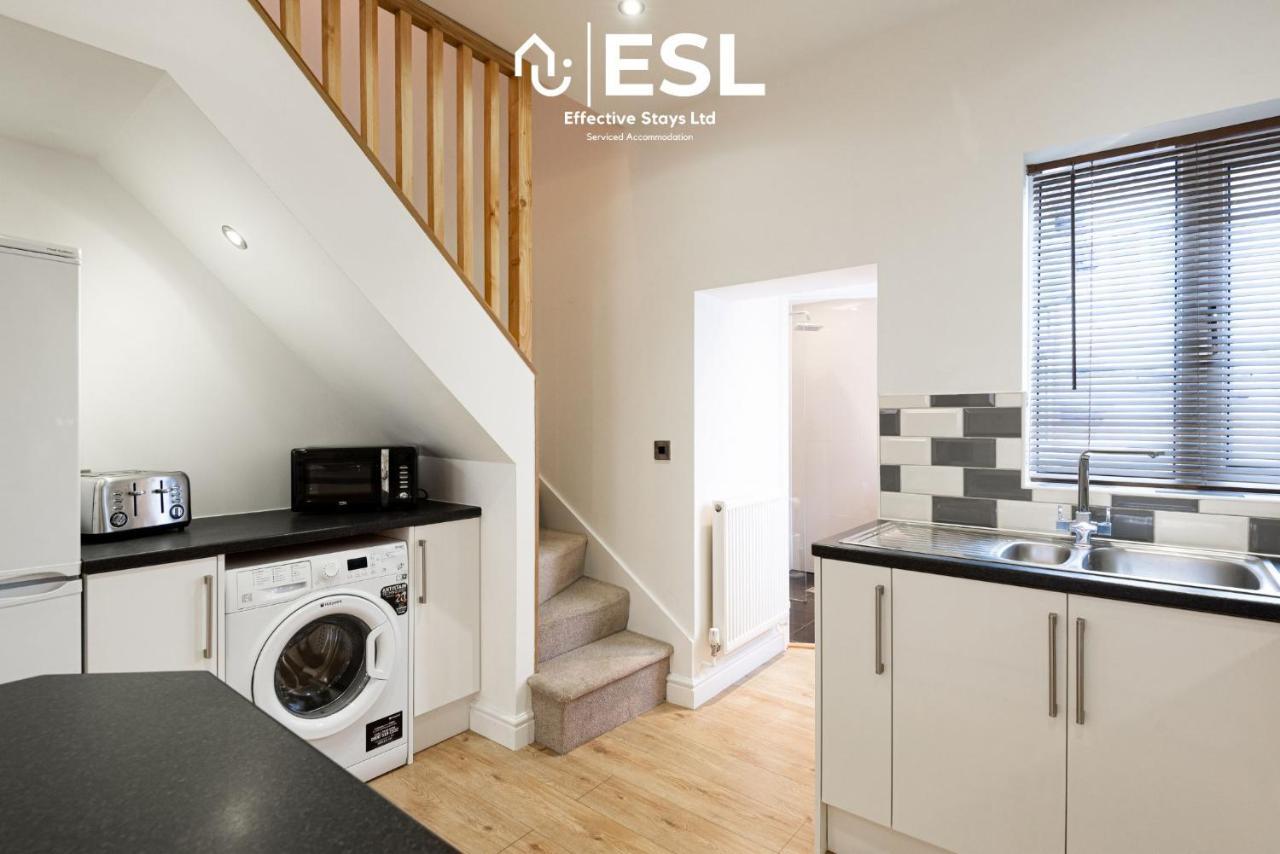 2 Bedroom Terrace Cottage, Parking, 5 Minutes Drive To Royal Shrewsbury Hospital Экстерьер фото